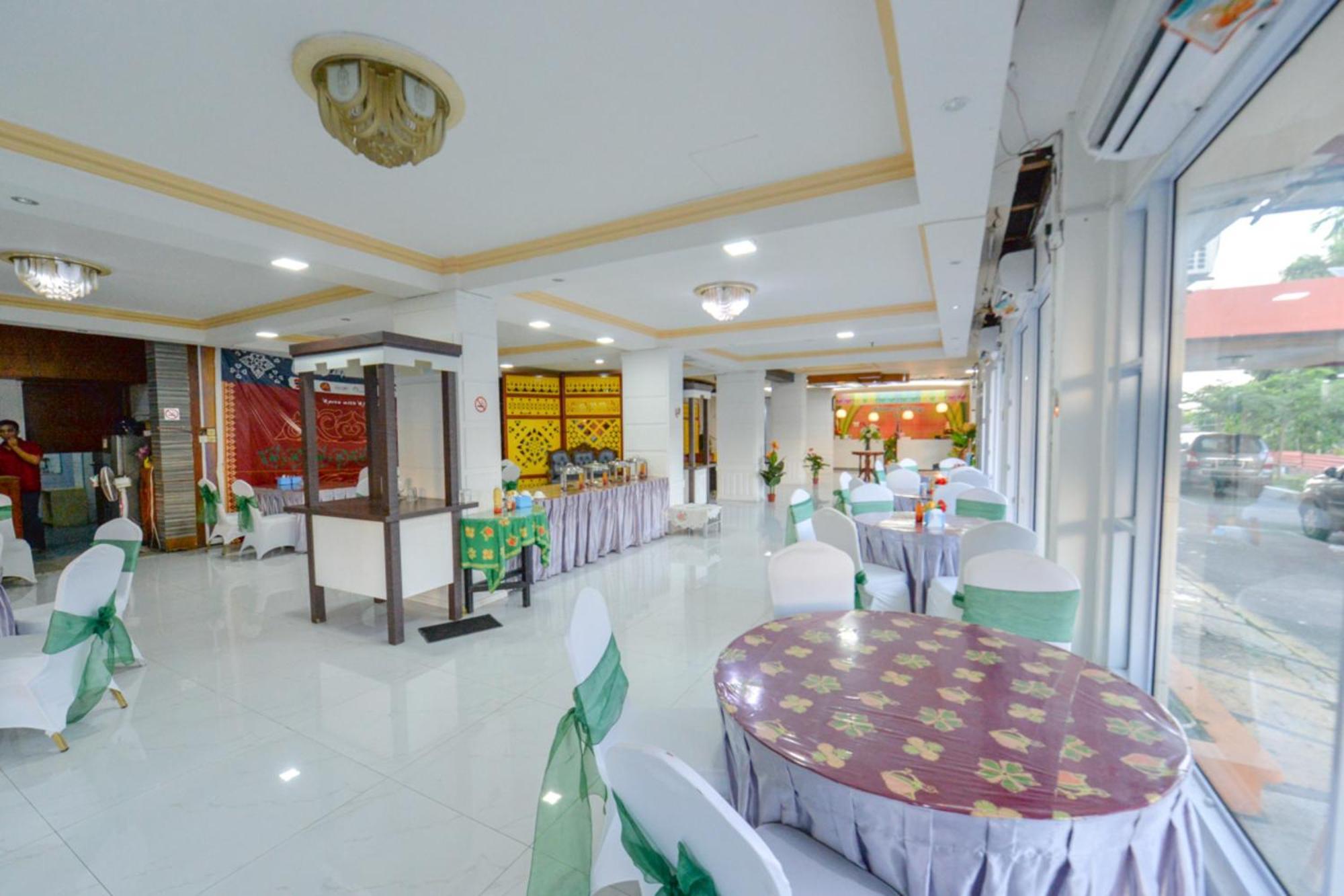 Oyo 2487 Sampurna Jaya Hotel Tanjungpinang Exteriör bild