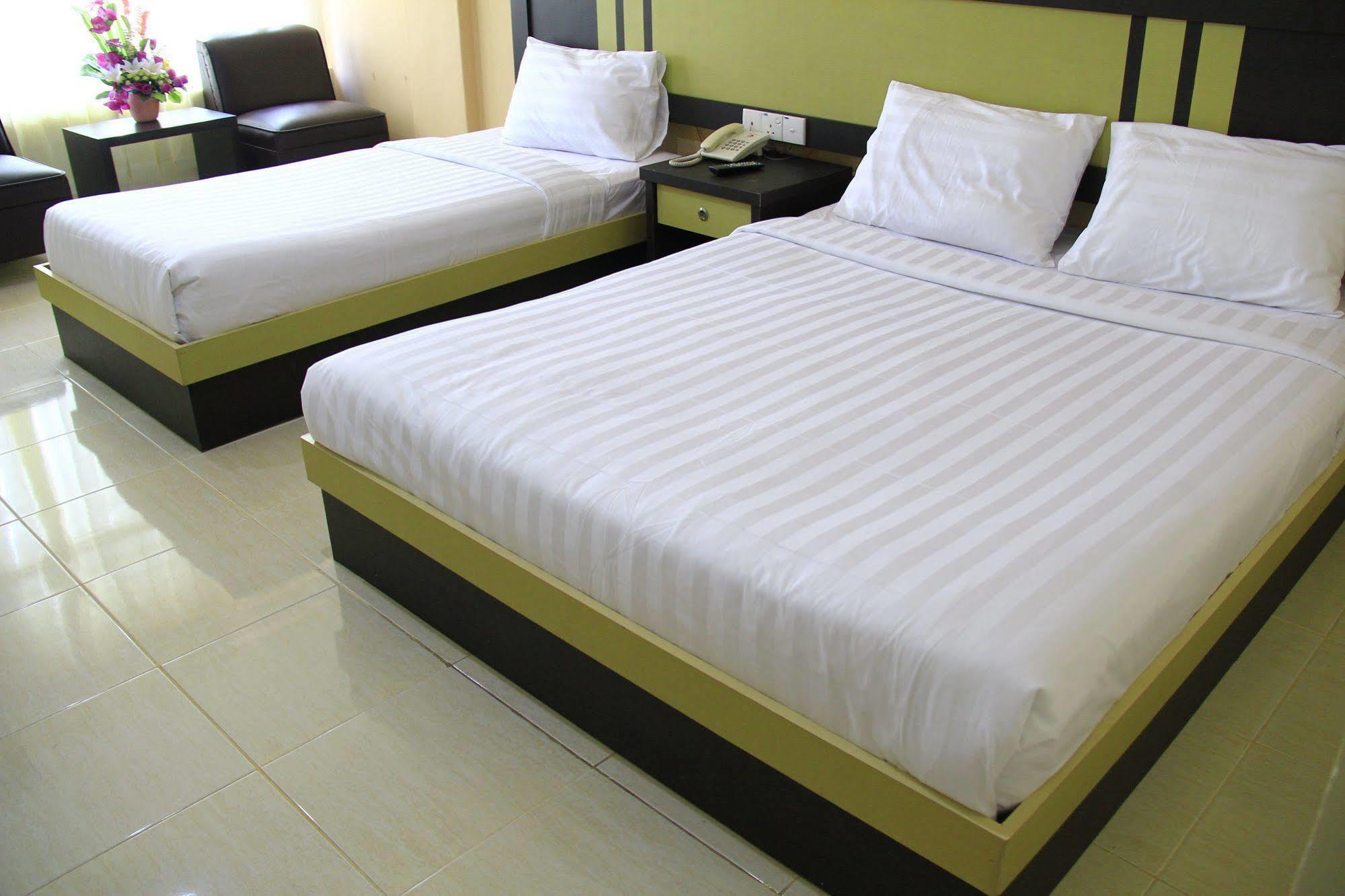 Oyo 2487 Sampurna Jaya Hotel Tanjungpinang Exteriör bild