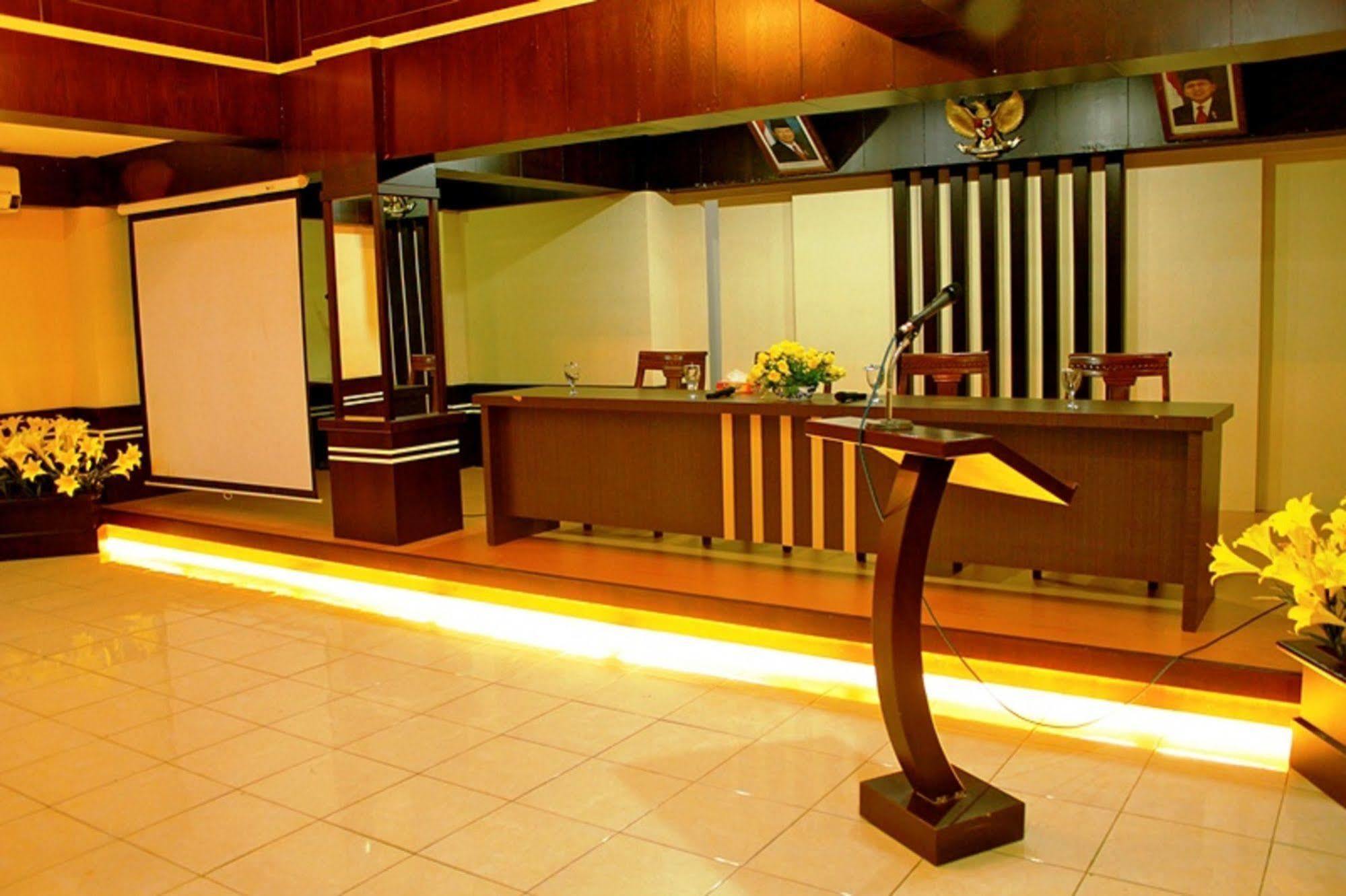 Oyo 2487 Sampurna Jaya Hotel Tanjungpinang Exteriör bild