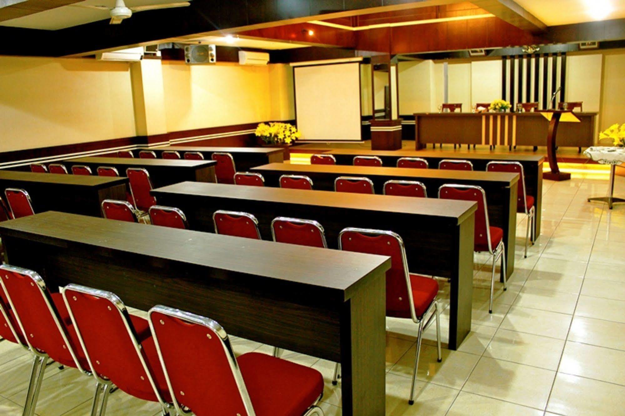 Oyo 2487 Sampurna Jaya Hotel Tanjungpinang Exteriör bild