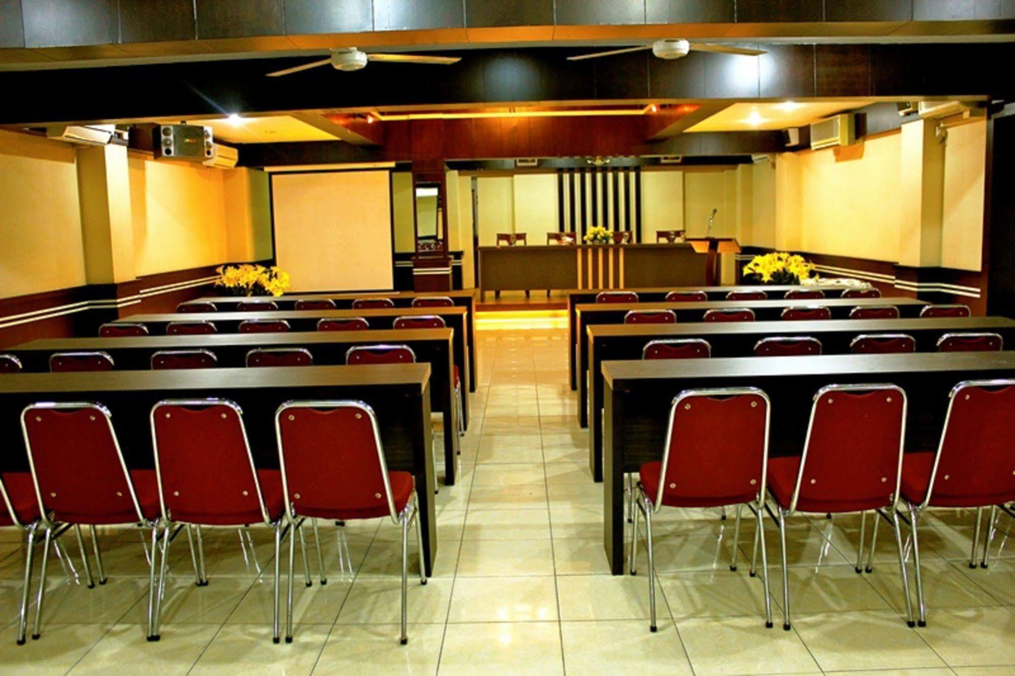 Oyo 2487 Sampurna Jaya Hotel Tanjungpinang Exteriör bild